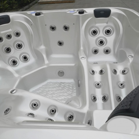 Гидромассажный спа бассейн Bigeer BG-8895